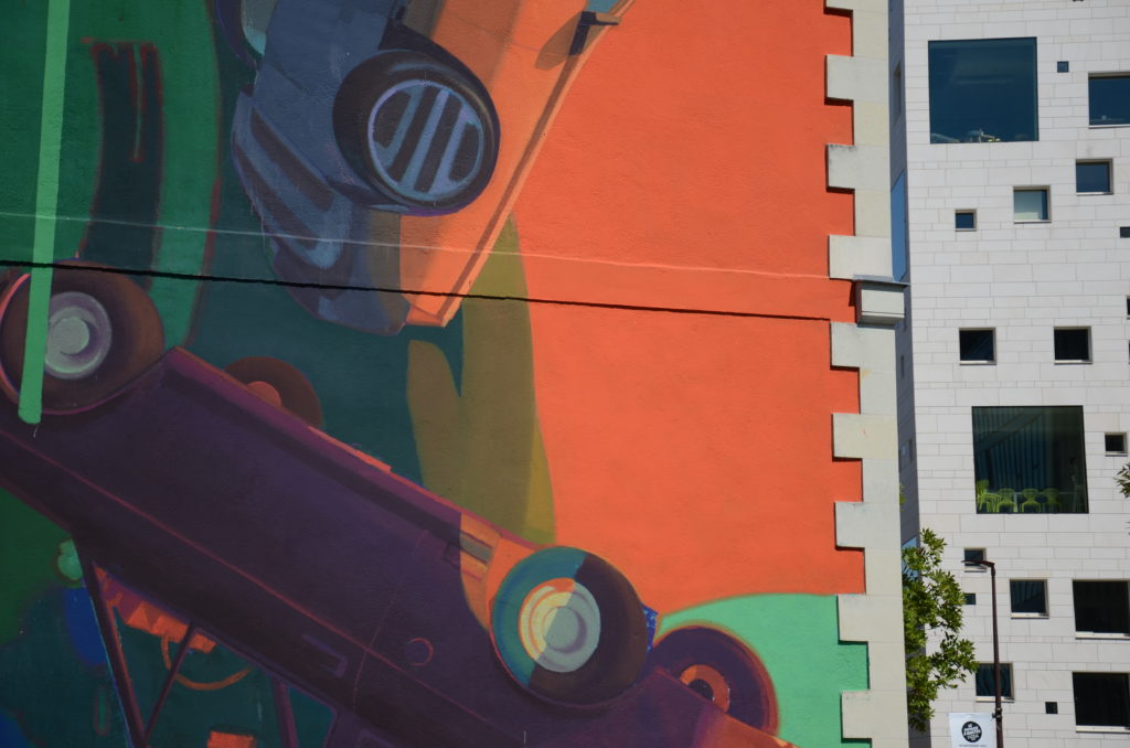 fresque voiture qui tombe sur immeuble Ile de Nantes